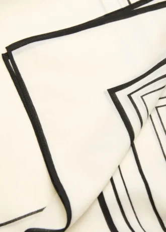 100% wełna z geometrycznym nadrukiem