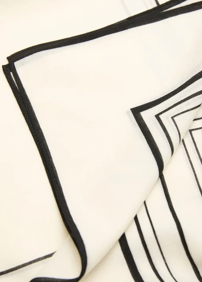 100% wełna z geometrycznym nadrukiem