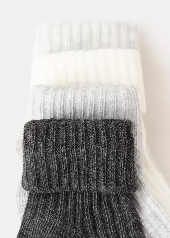 4 pary skarpetek prążkowanych 4 pary skarpetek prążkowanych