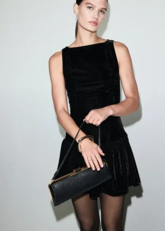 Aksamitna dopasowana sukienka