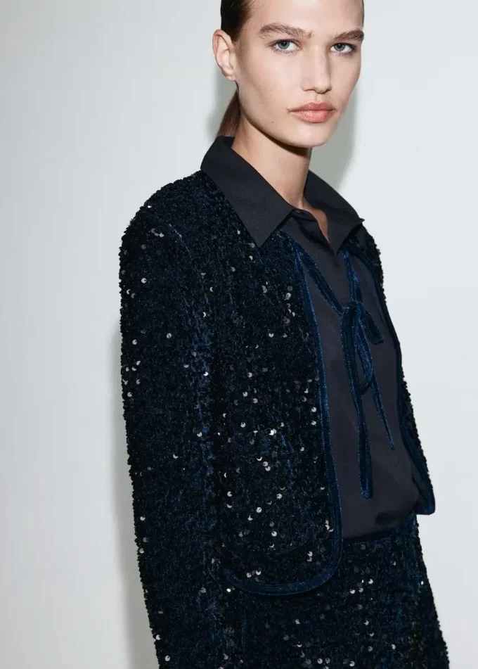 Aksamitna kurtka z cekinami i kokardą Aksamitna kurtka z cekinami i kokardą