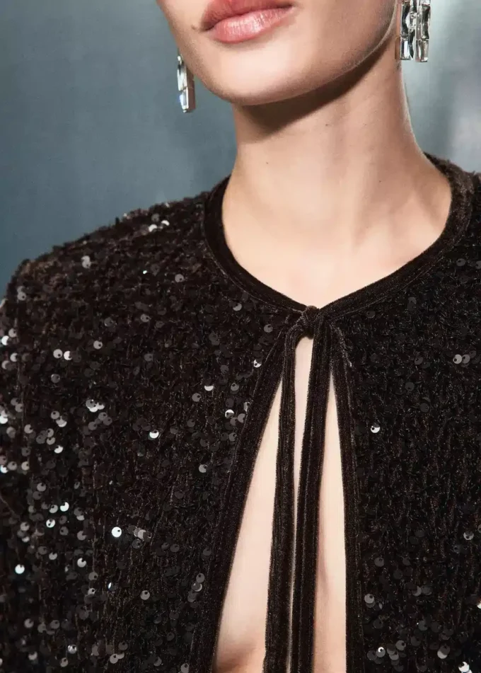 Aksamitna kurtka z cekinami i kokardą Aksamitna kurtka z cekinami i kokardą