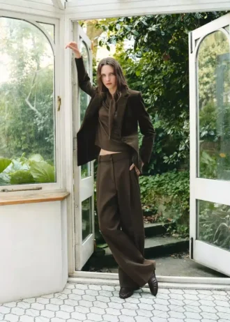 Aksamitna marynarka z kieszeniami