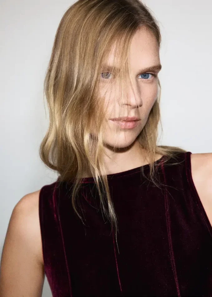 Aksamitna sukienka z szwami Aksamitna sukienka z szwami