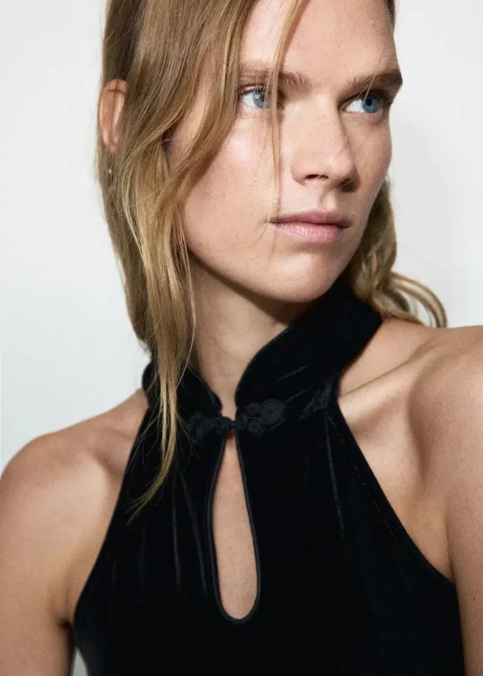 Aksamitny top z wiązaniem na szyi i zatrzaskiem Aksamitny top z wiązaniem na szyi i zatrzaskiem