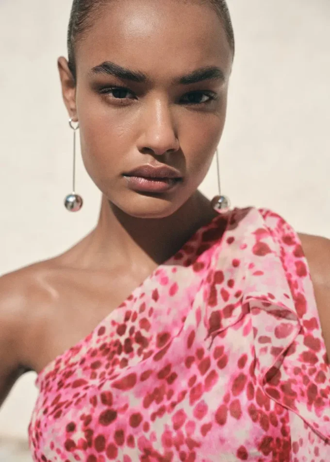 Asymetryczna bluzka z nadrukiem Asymetryczna bluzka z nadrukiem