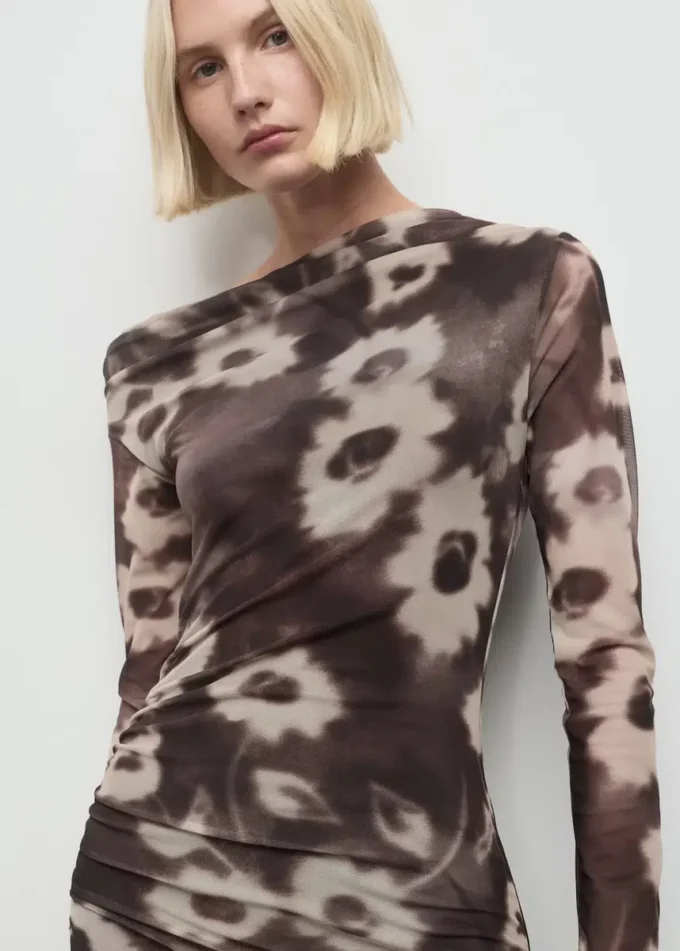 Asymetryczna sukienka w kwiatowy wzór Asymetryczna sukienka w kwiatowy wzór