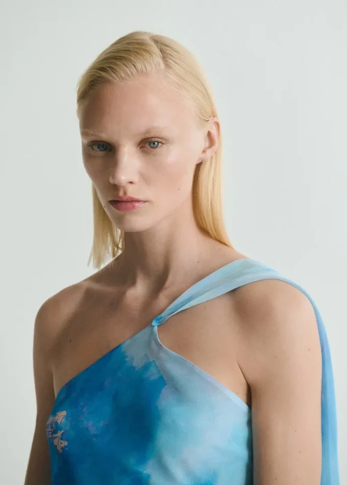 Asymetryczna sukienka w kwiatowy wzór Asymetryczna sukienka w kwiatowy wzór