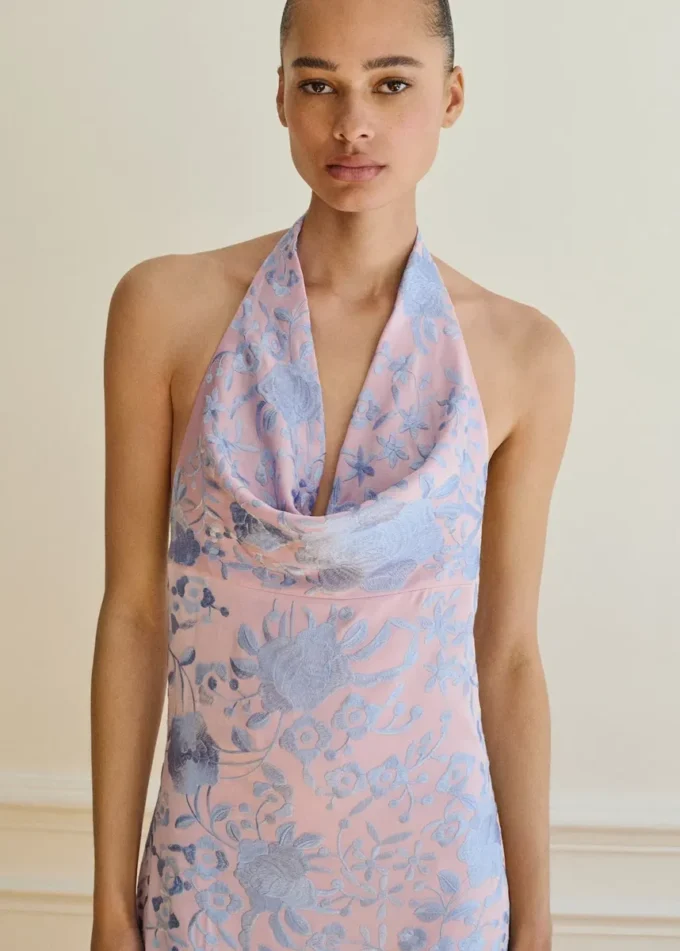 Asymetryczna sukienka z haftowanymi frędzlami Asymetryczna sukienka z haftowanymi frędzlami