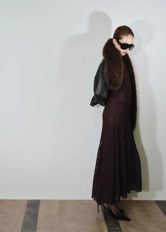 Asymetryczna sukienka z koronki Asymetryczna sukienka z koronki