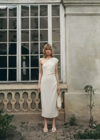 Asymetryczna sukienka z plisami