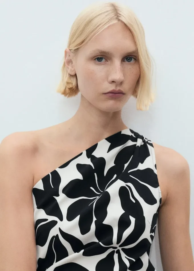 Asymetryczna sukienka z plisami Asymetryczna sukienka z plisami