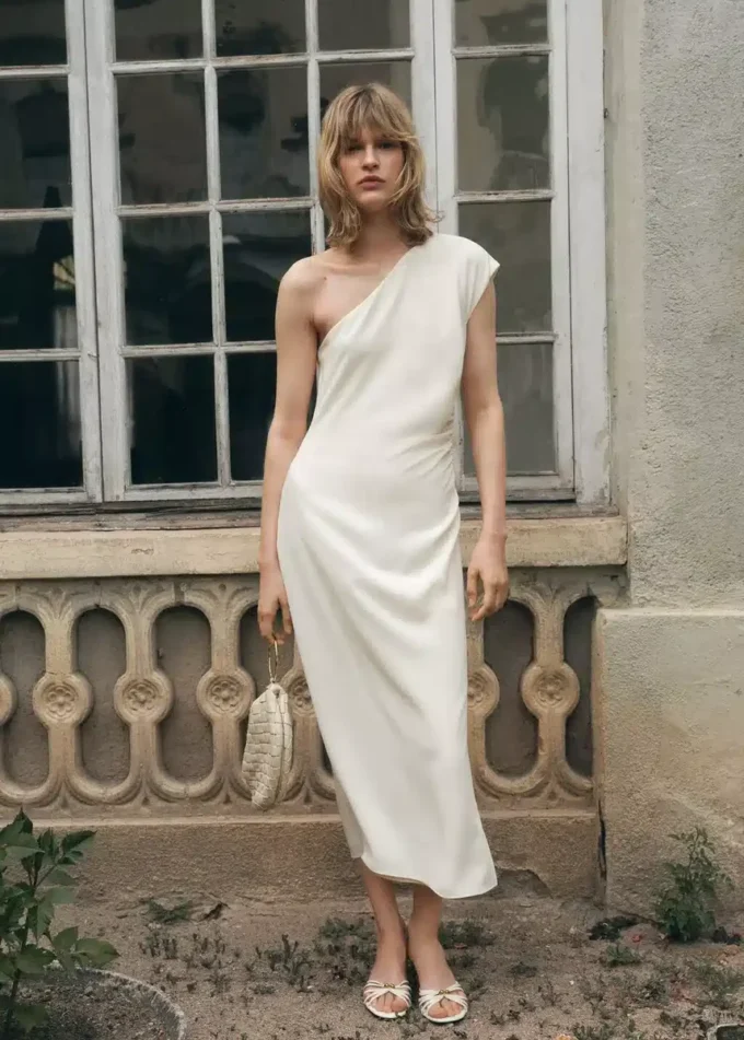 Asymetryczna sukienka z plisami Asymetryczna sukienka z plisami