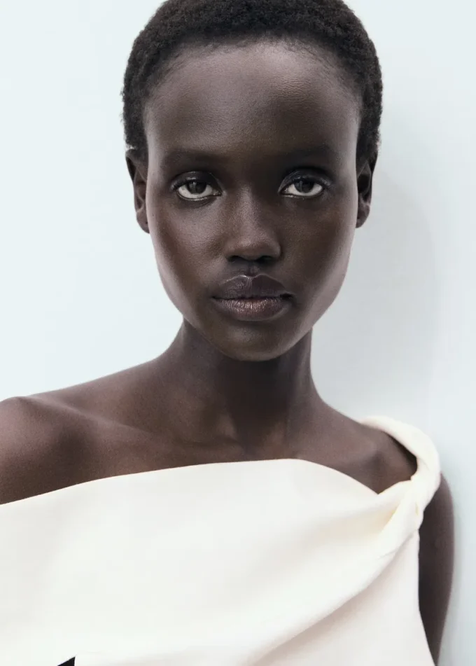 Asymetryczny top bez ramiączek Asymetryczny top bez ramiączek