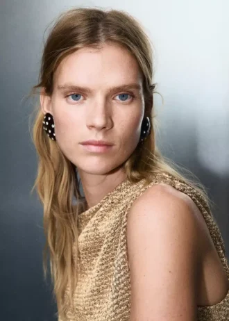 Asymetryczny top z cekinami