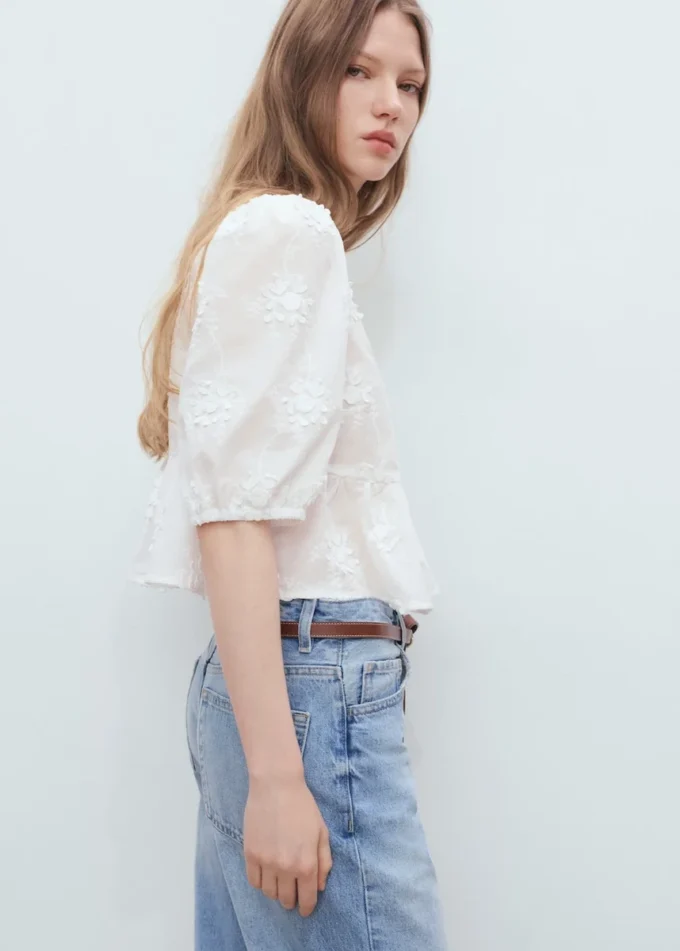 Bawełniana bluzka z kwiatowym haftem Bawełniana bluzka z kwiatowym haftem