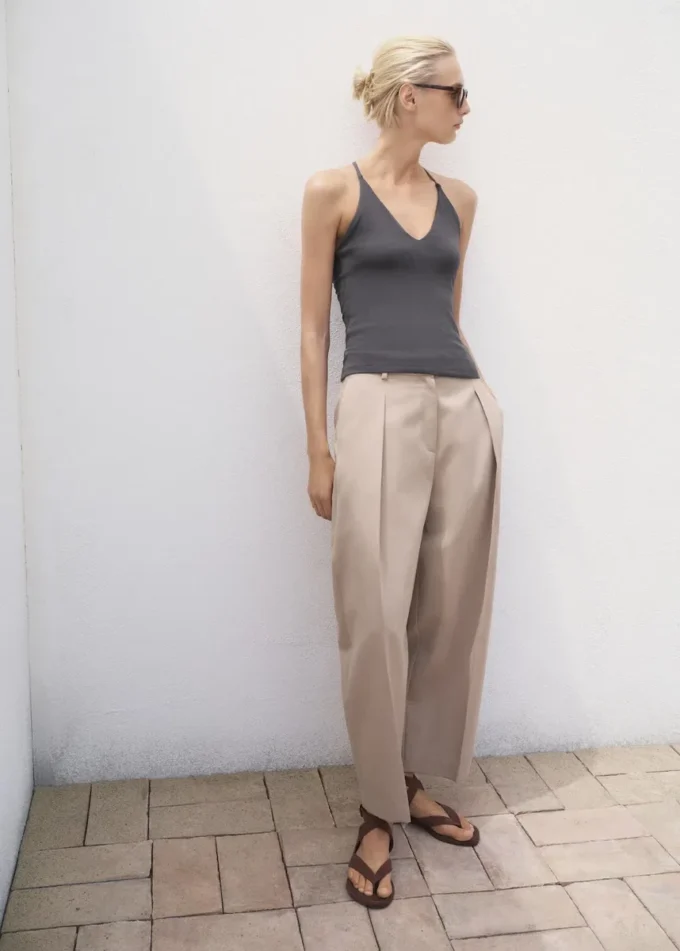 Bawełniana bluzka z odkrytymi plecami Bawełniana bluzka z odkrytymi plecami