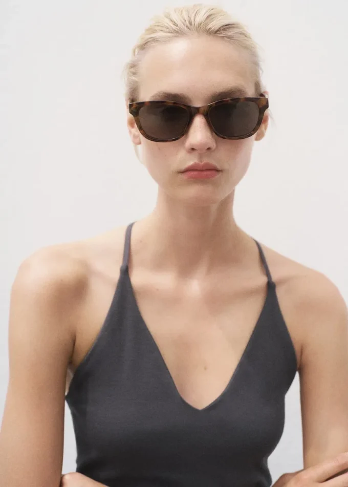 Bawełniana bluzka z odkrytymi plecami Bawełniana bluzka z odkrytymi plecami