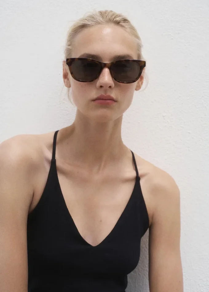 Bawełniana bluzka z odkrytymi plecami Bawełniana bluzka z odkrytymi plecami