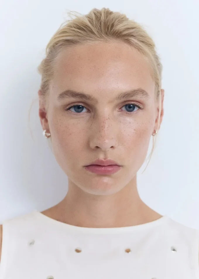 Bawełniana bluzka z ćwiekami Bawełniana bluzka z ćwiekami