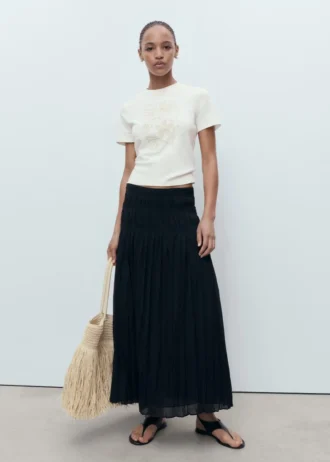 Bawełniana koszulka z haftowanym kwiatowym wzorem