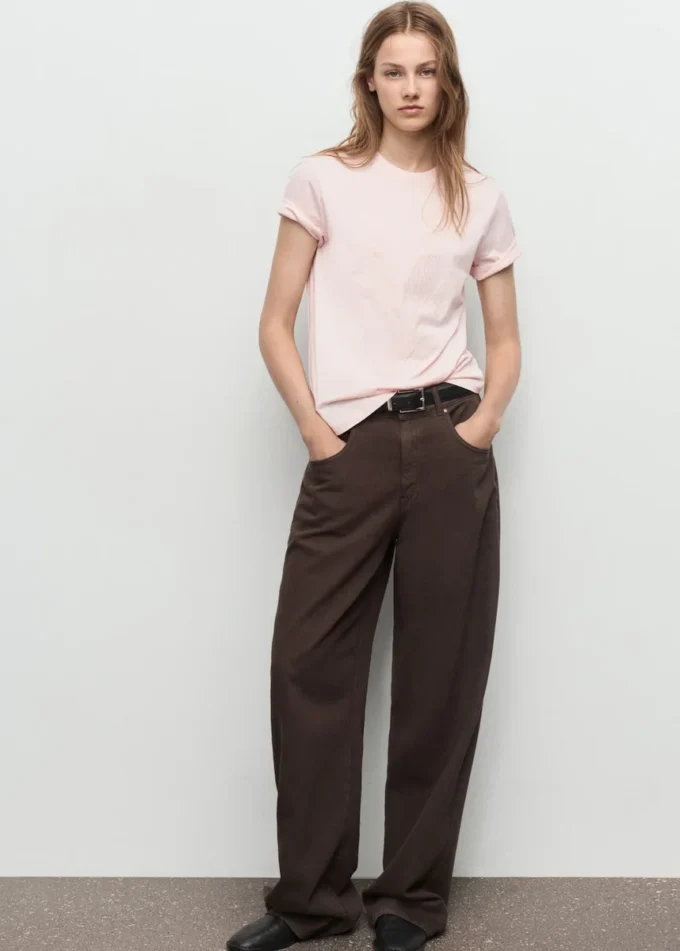 Bawełniana koszulka z haftowanym kwiatowym wzorem Bawełniana koszulka z haftowanym kwiatowym wzorem