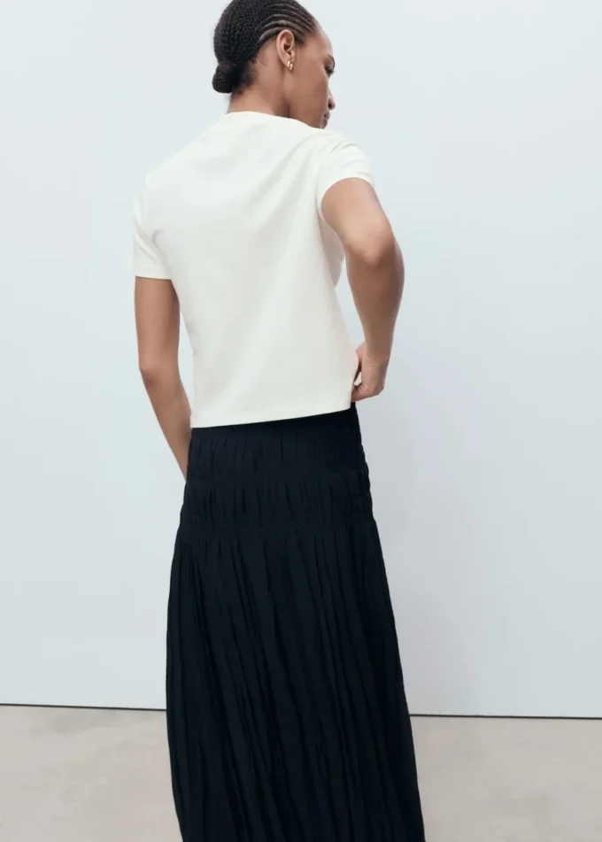 Bawełniana koszulka z haftowanym kwiatowym wzorem Bawełniana koszulka z haftowanym kwiatowym wzorem