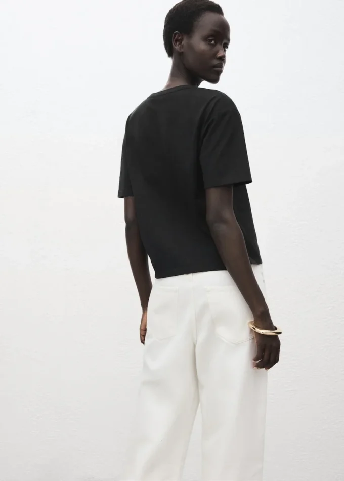 Bawełniana koszulka z haftowanym kwiatowym wzorem Bawełniana koszulka z haftowanym kwiatowym wzorem