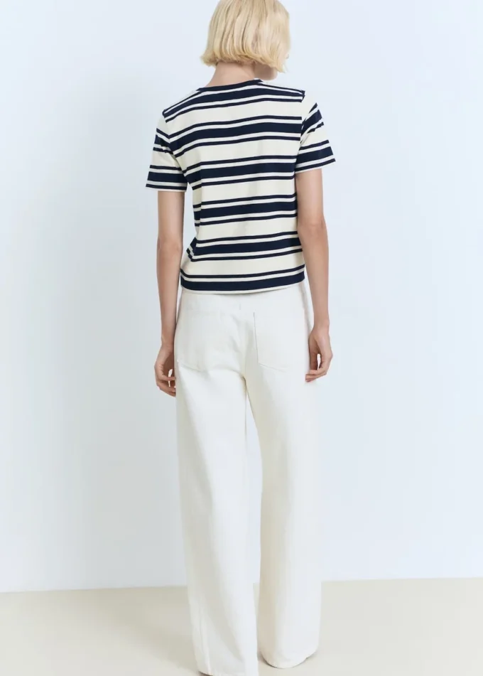 Bawełniana koszulka z kontrastowym kołnierzem Bawełniana koszulka z kontrastowym kołnierzem