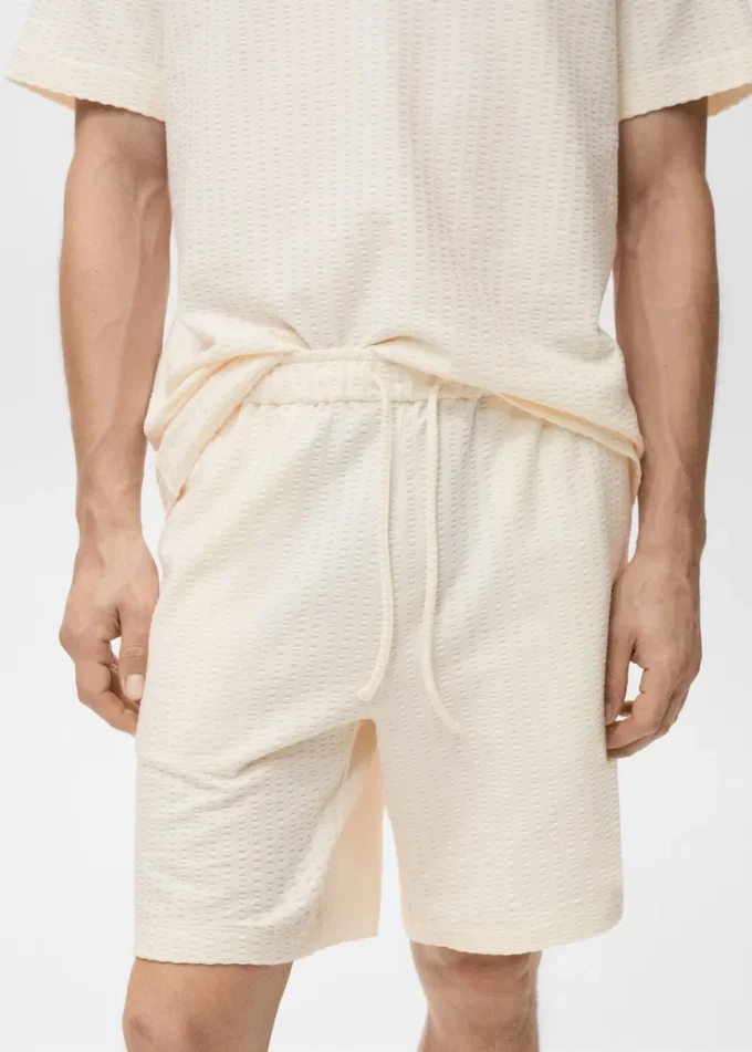 Bawełniane szorty bermudy z seersuckerem i sznurkiem Bawełniane szorty bermudy z seersuckerem i sznurkiem