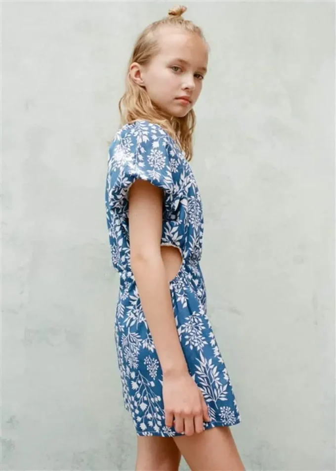 Bawełniany kombinezon z nadrukiem Bawełniany kombinezon z nadrukiem