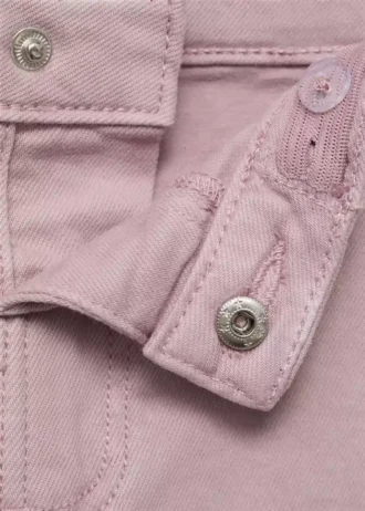 Bezszwowe dżinsy z postrzępionymi brzegami