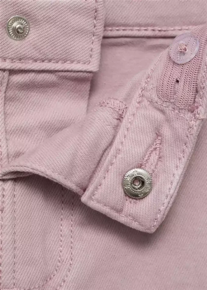 Bezszwowe dżinsy z postrzępionymi brzegami