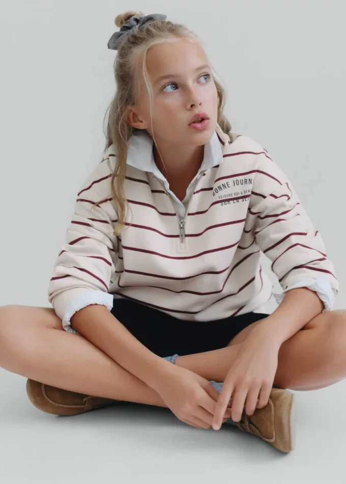 Bluza w paski z nadrukowanym sloganem Bluza w paski z nadrukowanym sloganem