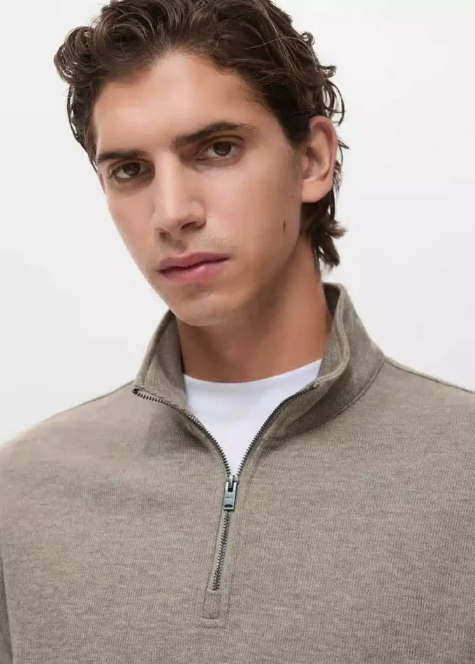 Bluza z kapturem i zamkiem błyskawicznym o regularnym kroju Bluza z kapturem i zamkiem błyskawicznym o regularnym kroju