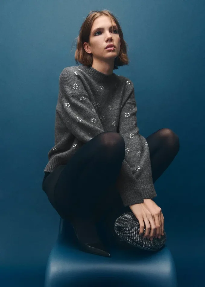 Bluza z kryształowymi detalami Bluza z kryształowymi detalami