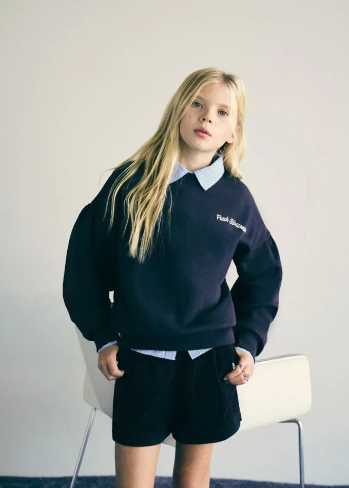 Bluza z nadrukiem i haftem Bluza z nadrukiem i haftem