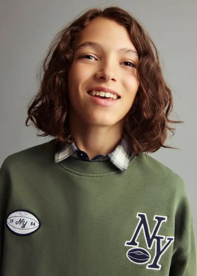 Bluza z nadrukiem i haftem Bluza z nadrukiem i haftem