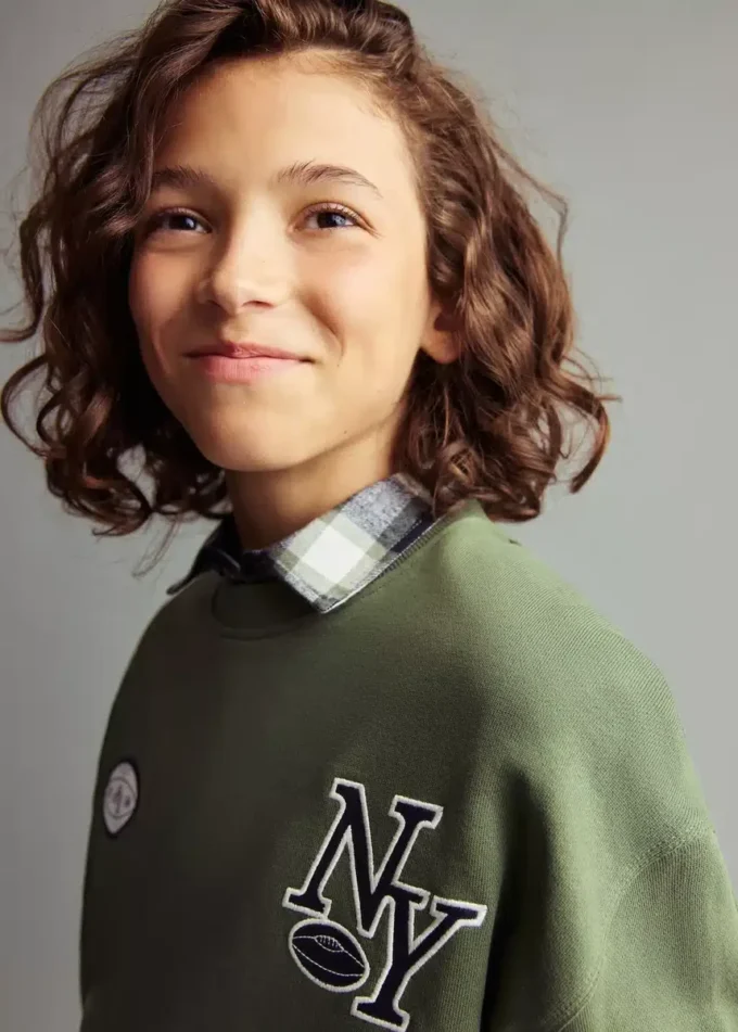 Bluza z nadrukiem i haftem Bluza z nadrukiem i haftem