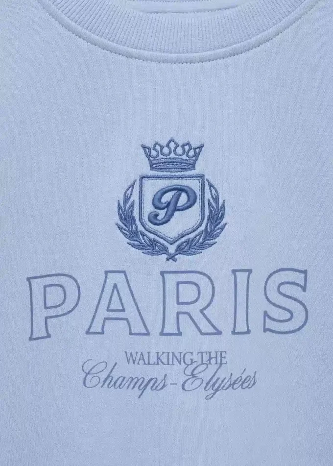 Bluza z nadrukiem i haftem Bluza z nadrukiem i haftem