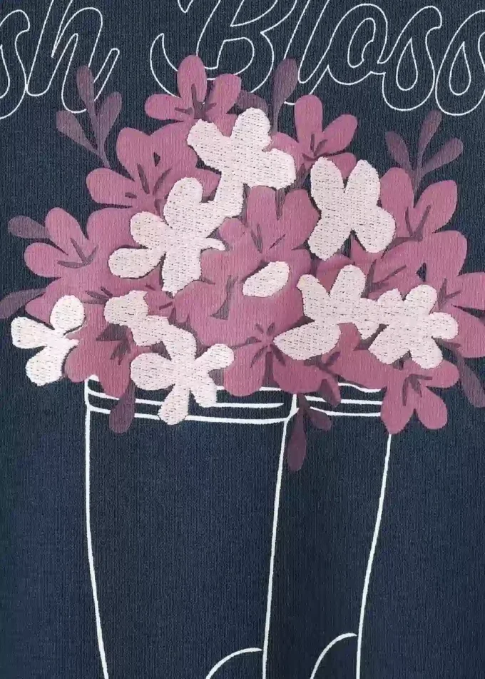 Bluza z nadrukiem i haftem Bluza z nadrukiem i haftem