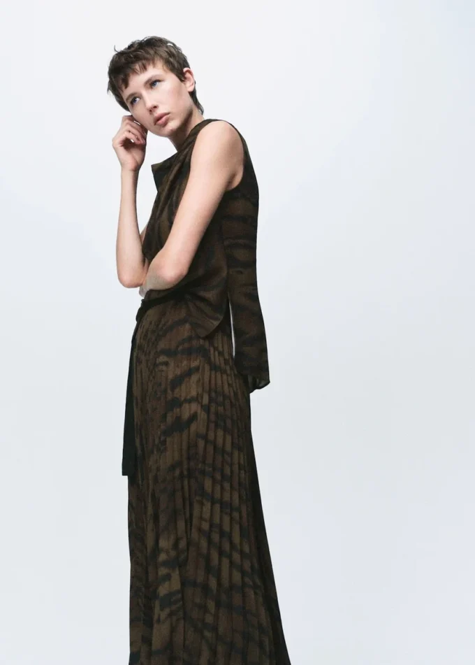 Bluzka w zwierzęcy wzór z drapowanym kołnierzem