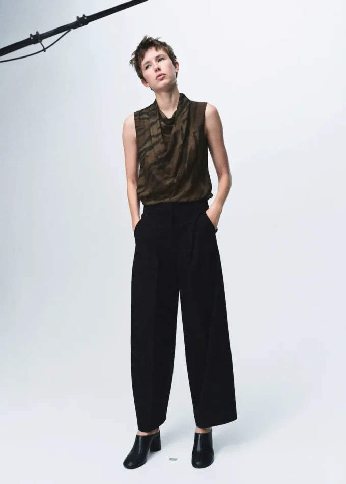 Bluzka w zwierzęcy wzór z drapowanym kołnierzem