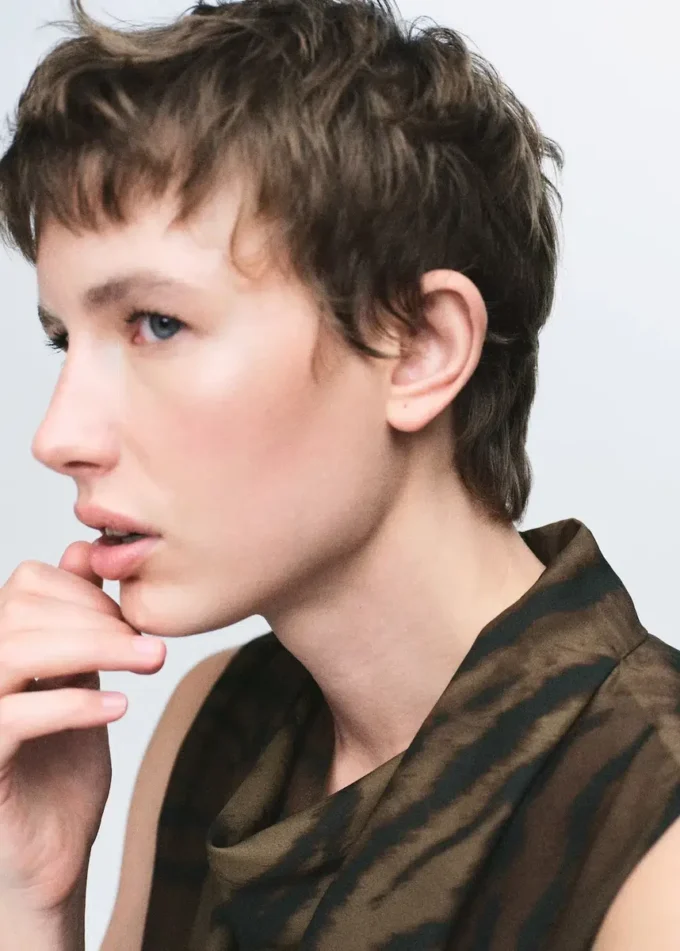 Bluzka w zwierzęcy wzór z drapowanym kołnierzem