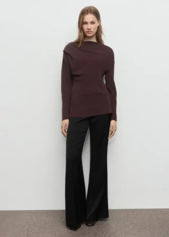 Bluzka z asymetrycznym dekoltem