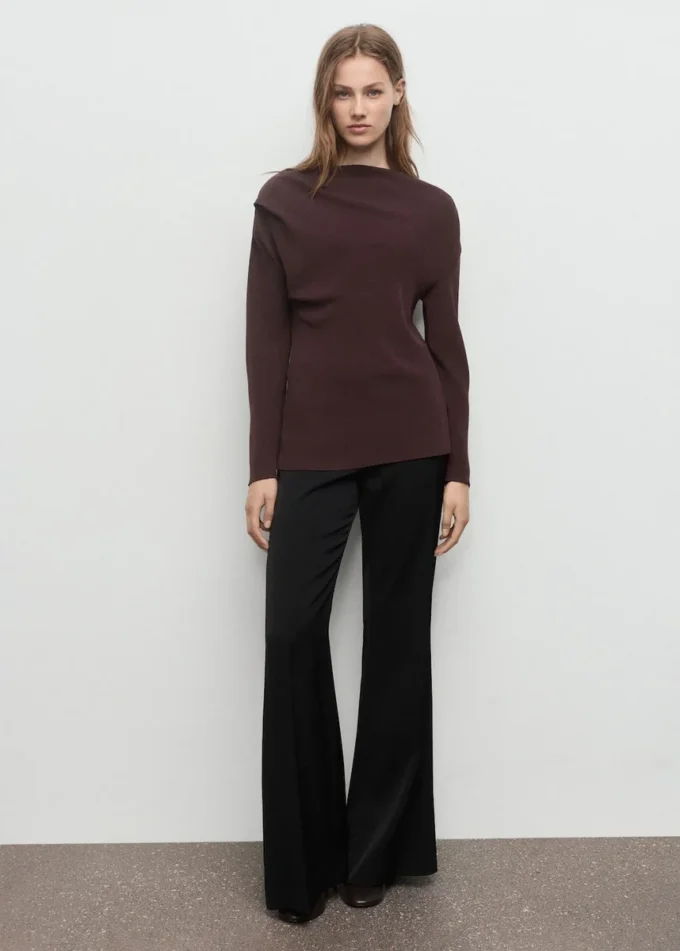 Bluzka z asymetrycznym dekoltem Bluzka z asymetrycznym dekoltem