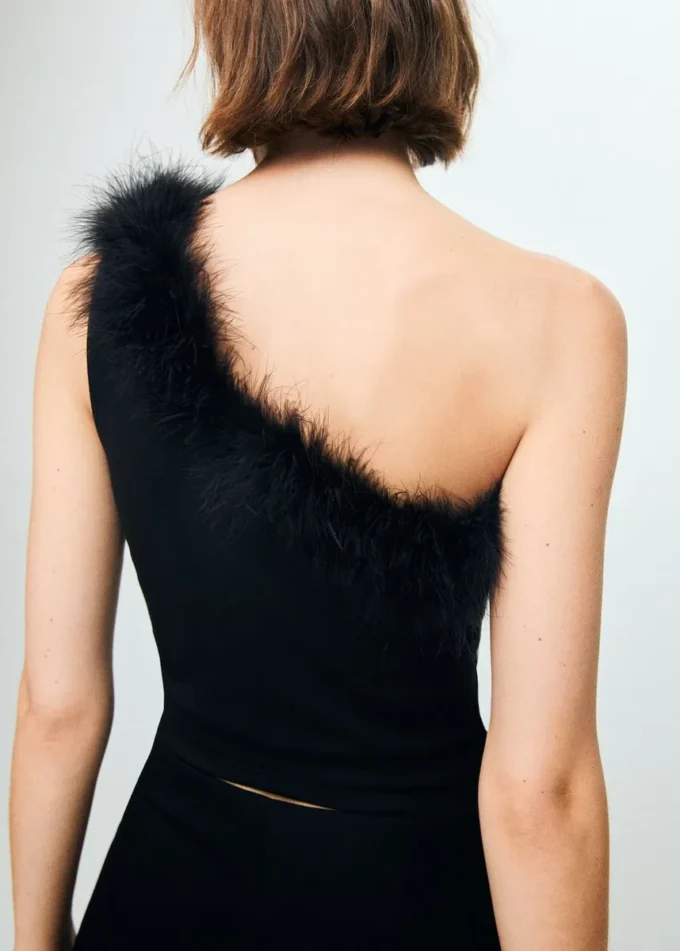 Bluzka z delikatnej dzianiny z piórami Bluzka z delikatnej dzianiny z piórami