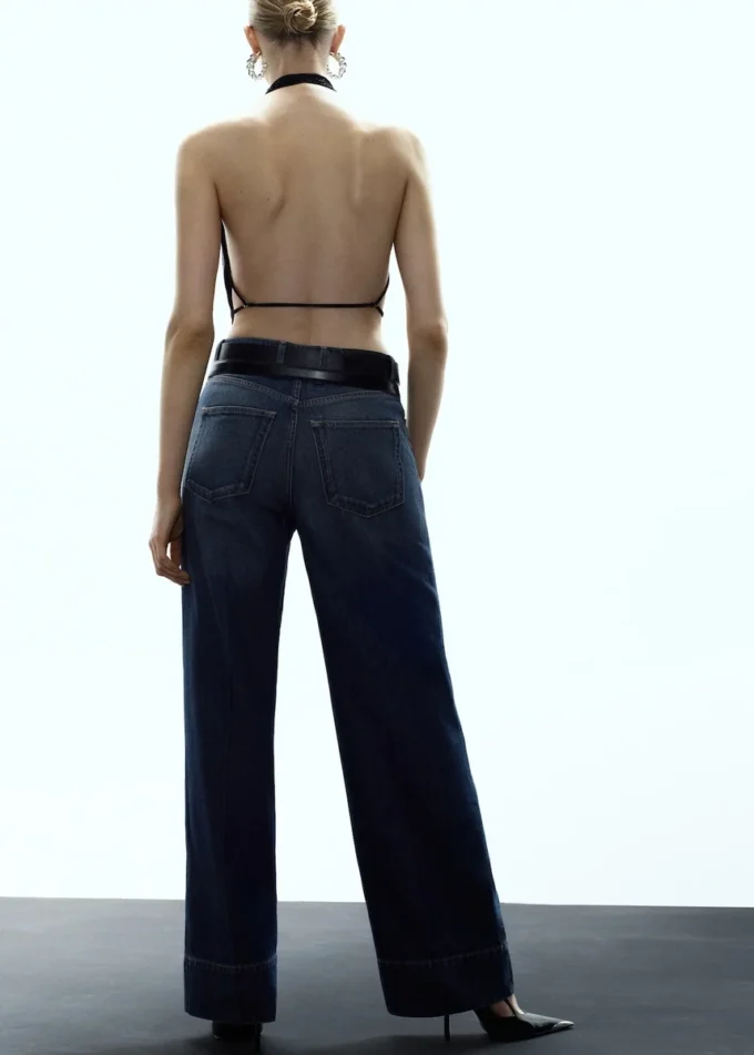 Bluzka z drapowanym dekoltem i kryształkami Bluzka z drapowanym dekoltem i kryształkami