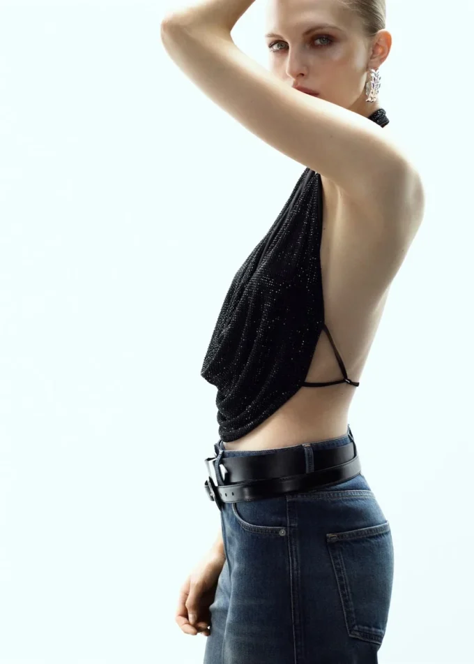 Bluzka z drapowanym dekoltem i kryształkami Bluzka z drapowanym dekoltem i kryształkami