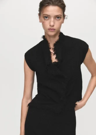 Bluzka z krzyżującym się dekoltem i postrzępionymi wykończeniami